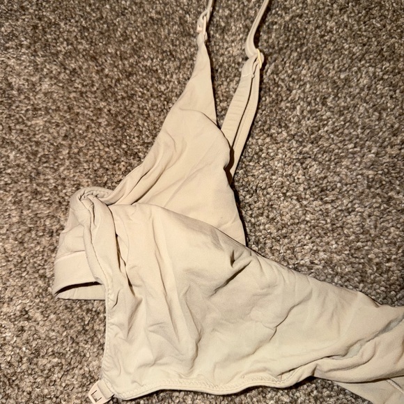 SKIMS maternity/nursing scoop bralettes - Picture 9 of 10
